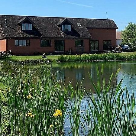 Bransford Farm Fishery & B & B Kültér fotó